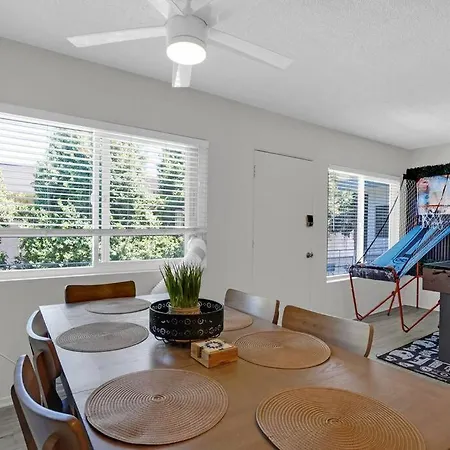 6Th Haven, Arcade, King Bed, Games, 1 Mile To Beaches Long Beach Exterior photo