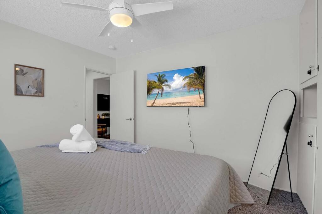 Apartment 6th Haven, Arcade, King Bed, Games, 1 Mile To Beaches Long Beach