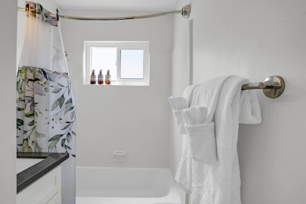 6th Haven, Arcade, King Bed, Games, 1 Mile To Beaches