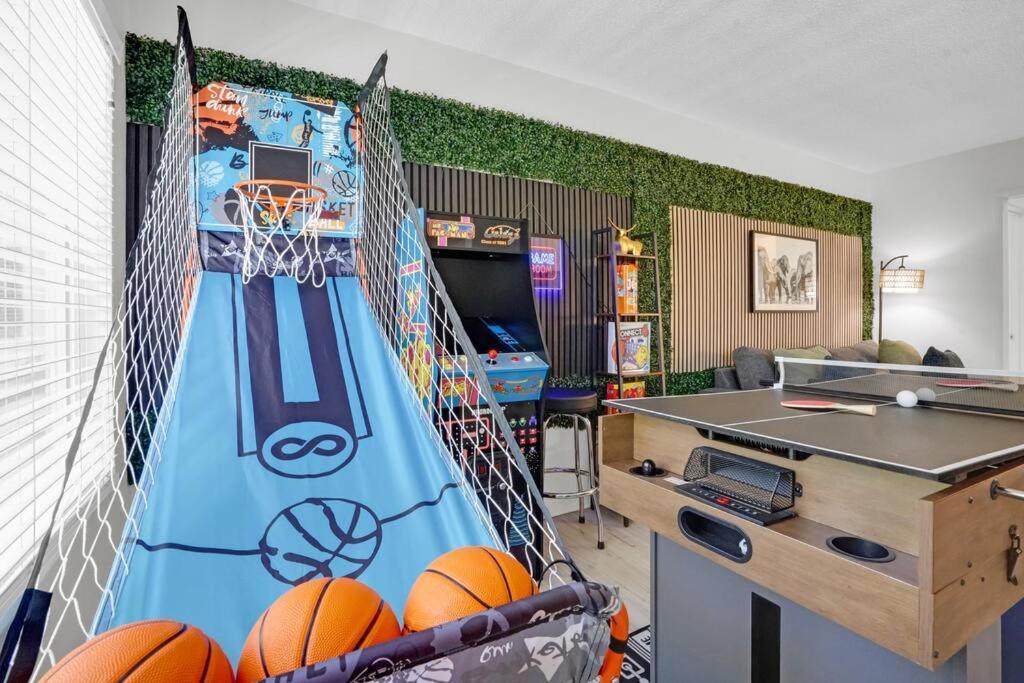 6th Haven, Arcade, King Bed, Games, 1 Mile To Beaches Apartment Long Beach
