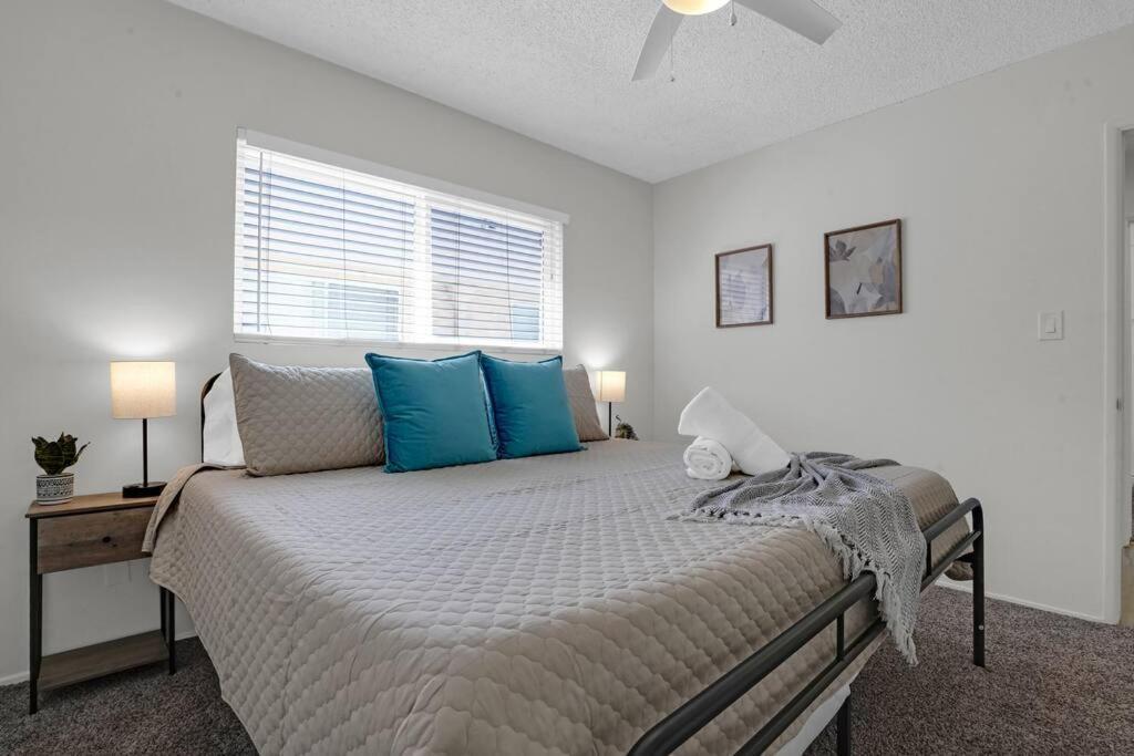 Apartment 6th Haven, Arcade, King Bed, Games, 1 Mile To Beaches Long Beach