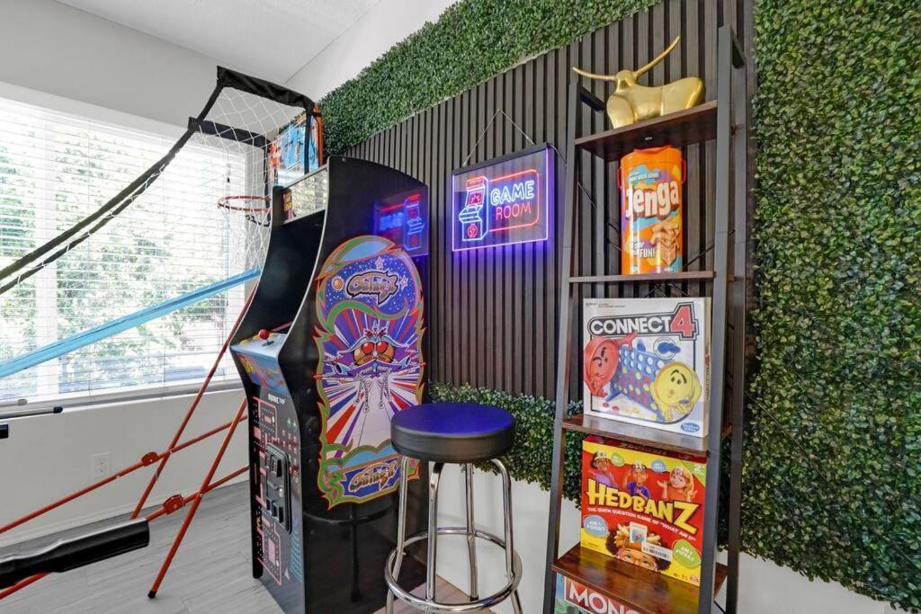 Apartment 6th Haven, Arcade, King Bed, Games, 1 Mile To Beaches Long Beach