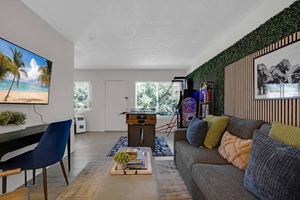 6th Haven, Arcade, King Bed, Games, 1 Mile To Beaches